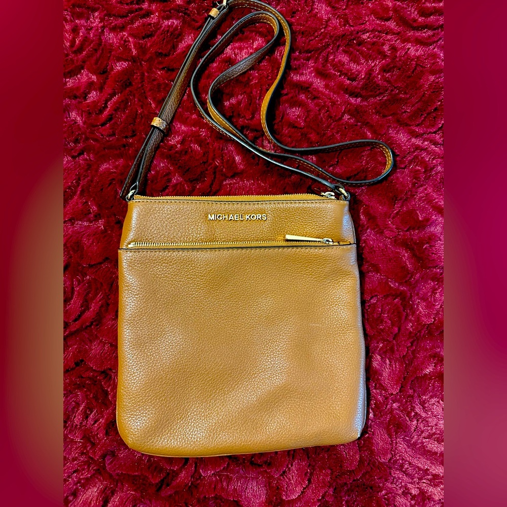 Like New Michael Kors Brown Pebbled Leather Crossbody Bag - Picture 3 of 6